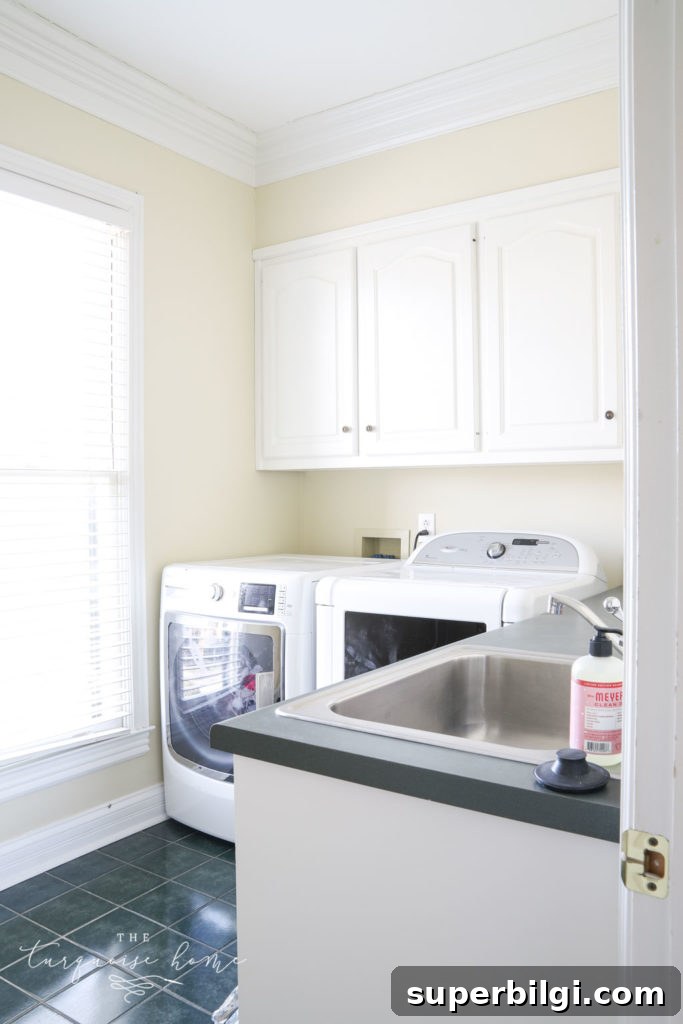 Laundry room with lots of storage