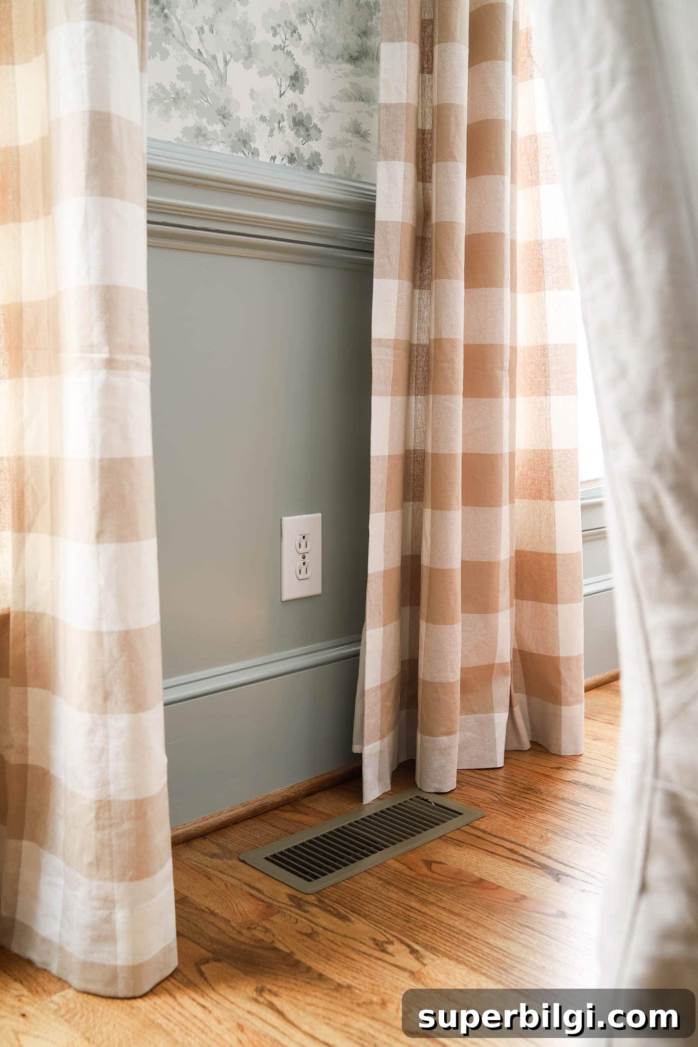 How to Paint Outlet Covers for a Seamless Finish 2 Unpainted outlet cover on a green wall