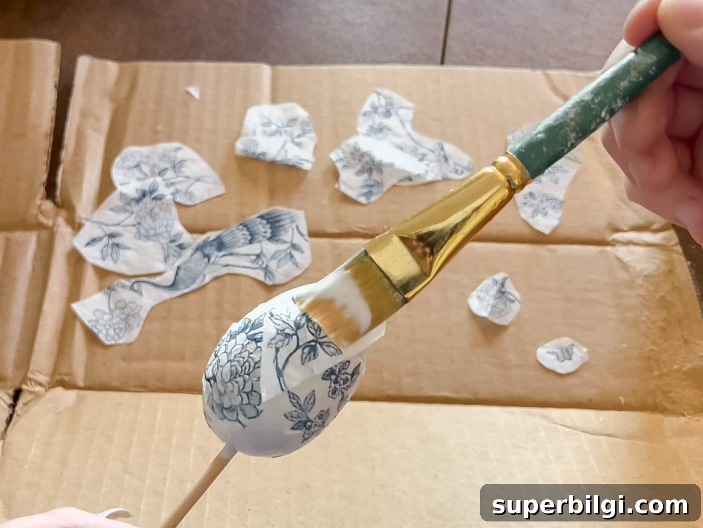 How to Make a Chinoiserie Egg Wreath for Spring Decor 5 Decoupage Eggs with Paper Napkin