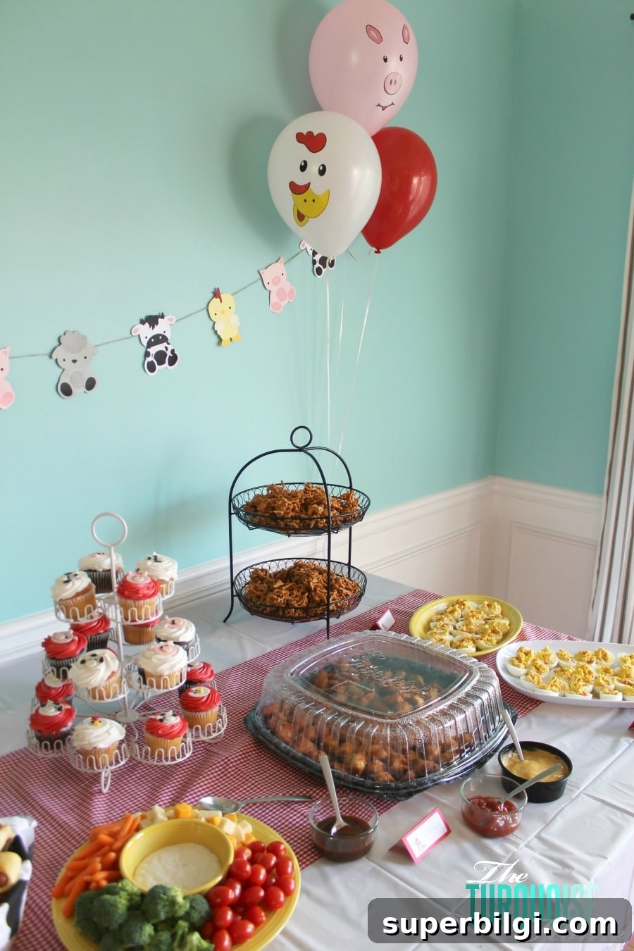 Barnyard Animal Birthday Party {with cute paper banner tutorial} #diy #party #barnyard