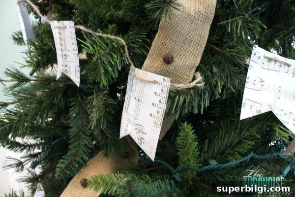 How to Make a Scrapbook Paper Garland: Step-by-Step Tutorial 6 DIY Scrapbook Paper Christmas Garland