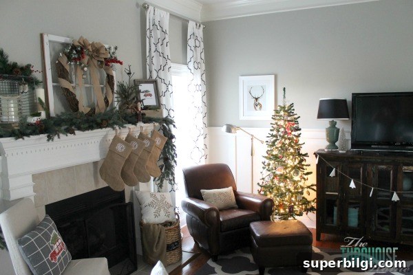 Christmas Living Room Decor Ideas to Transform Your Space 9 Simple Winter and Christmas Decor in the Living Room | TheTurquoiseHome.com