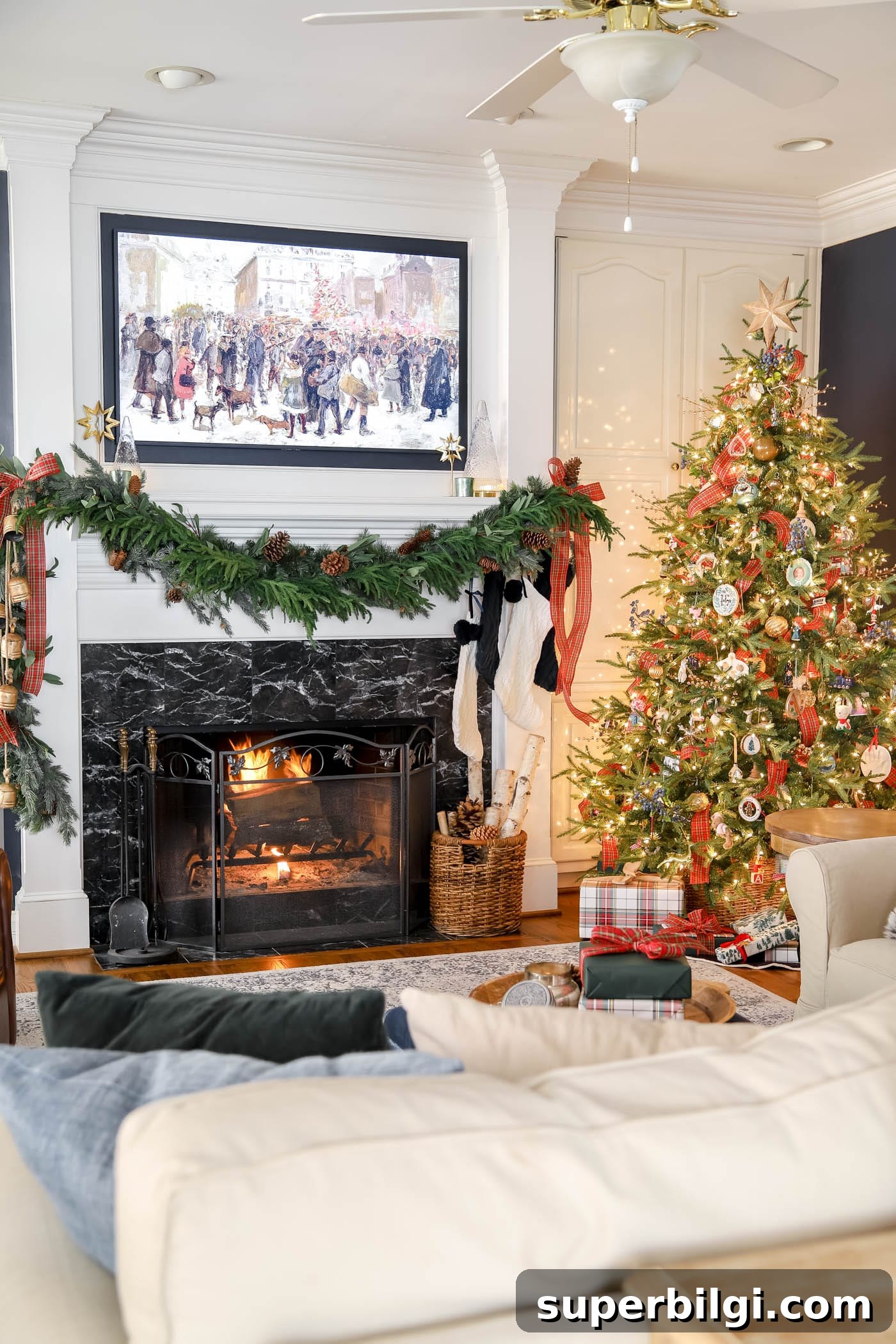 Blue and White Christmas Living Room Decor Ideas 2 Traditional plaid Christmas decor