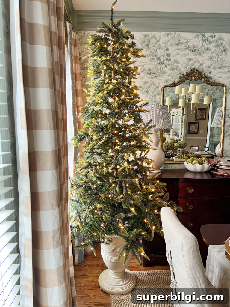 Christmas Dining Room Decor Ideas for Festive Gatherings 4 dining room christmas tree in urn