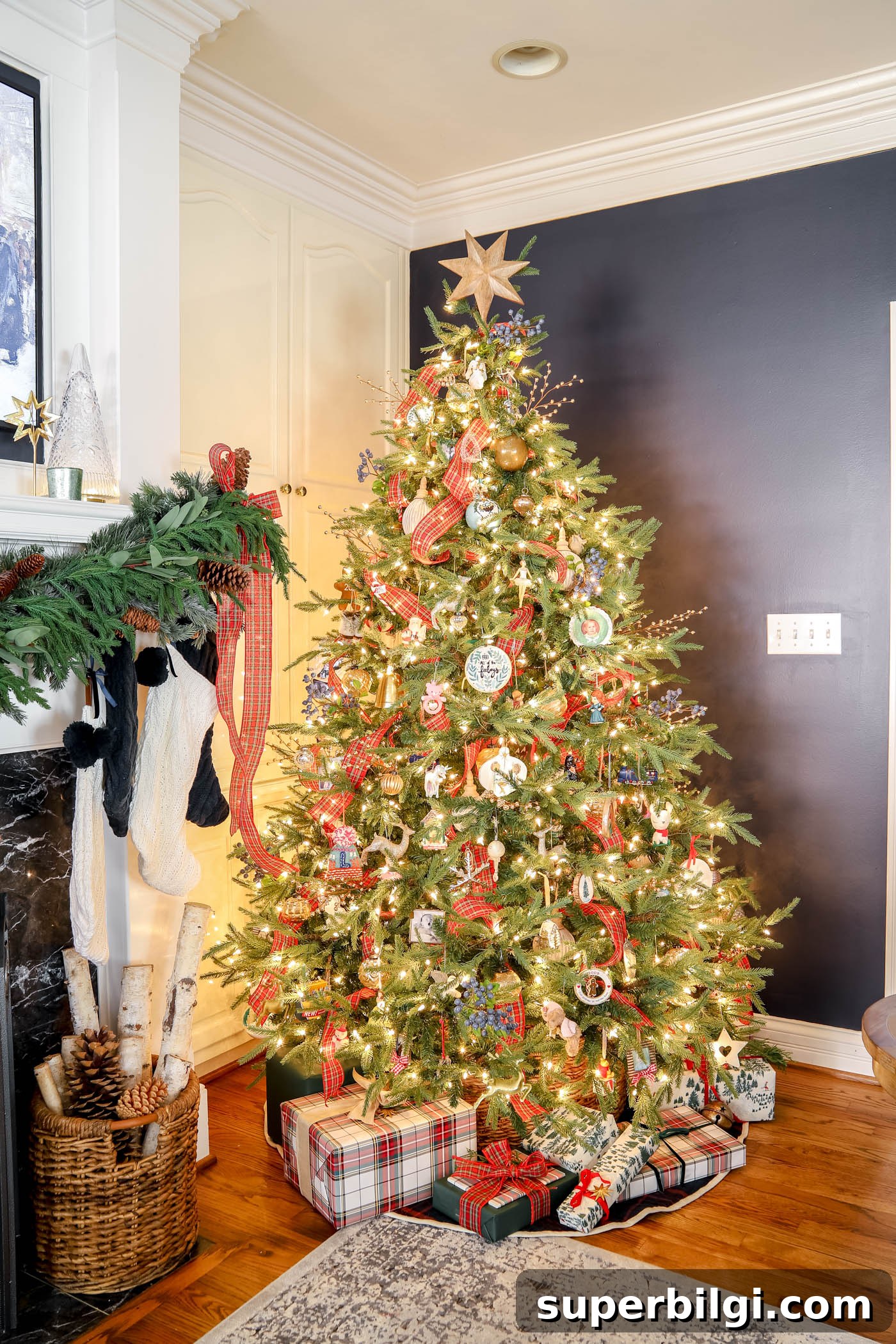 Creative Christmas Gift Wrapping Ideas and DIY Tips 5 plaid christmas tree decor