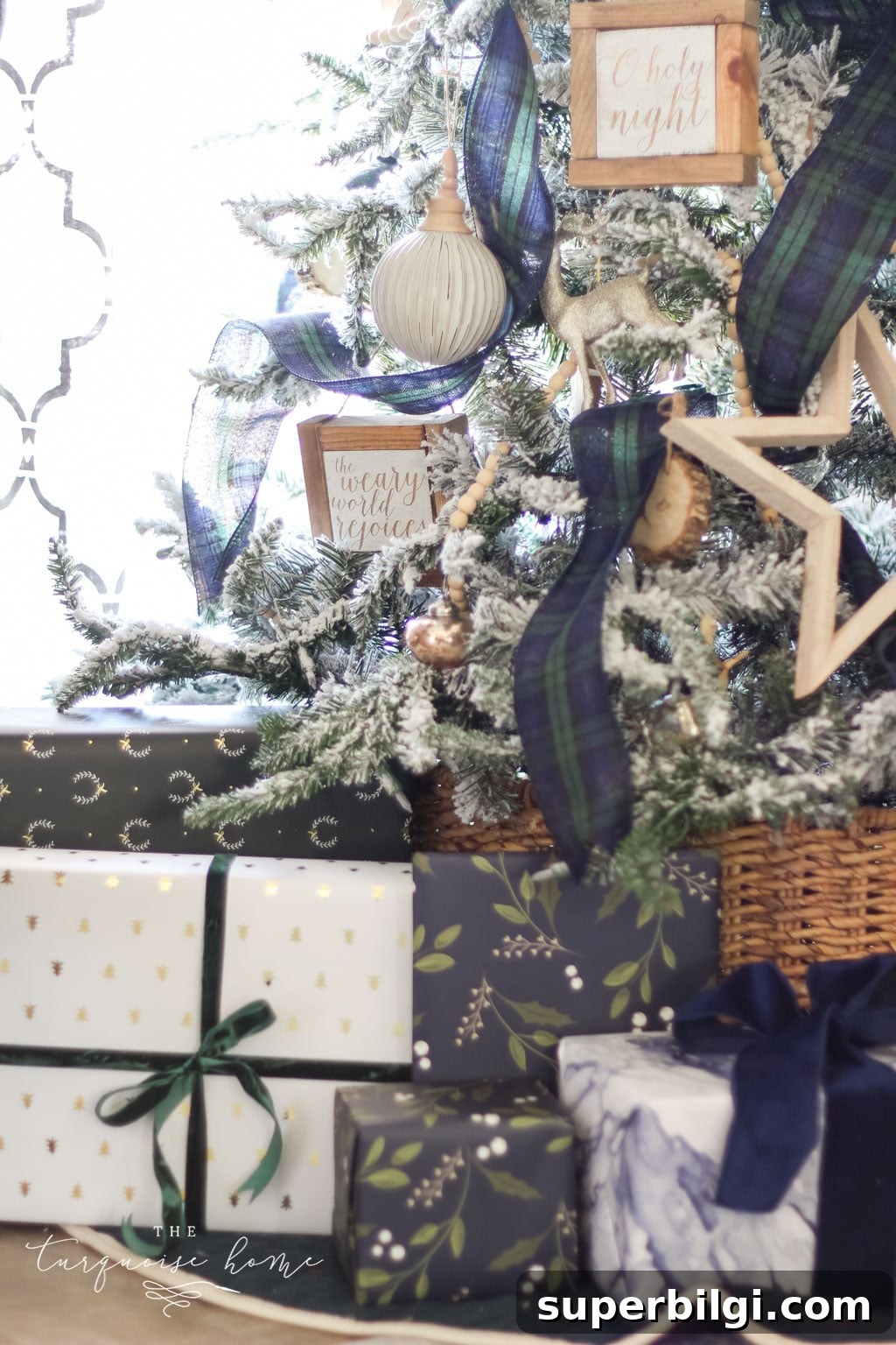 Creative Christmas Gift Wrapping Ideas and DIY Tips 6 coordinated wrapping with navy and green plaid ribbon