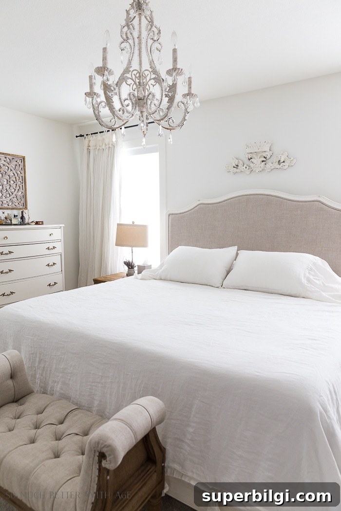 Benjamin Moore Simply White: Shade Guide and Decorating Tips 6 Benjamin Moore Simply White bedroom