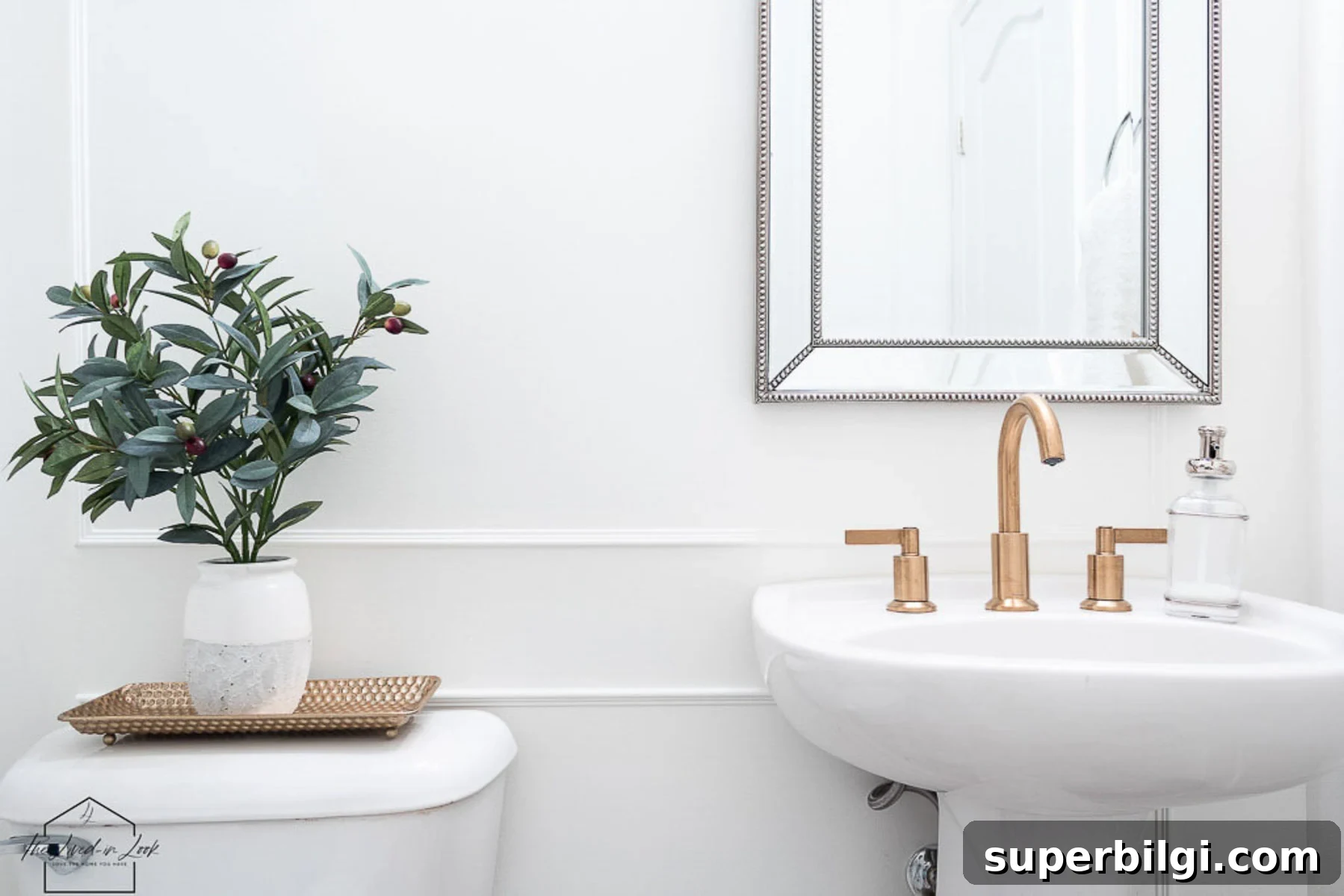 Benjamin Moore Simply White: Shade Guide and Decorating Tips 7 bathroom in benjamin moore simply white