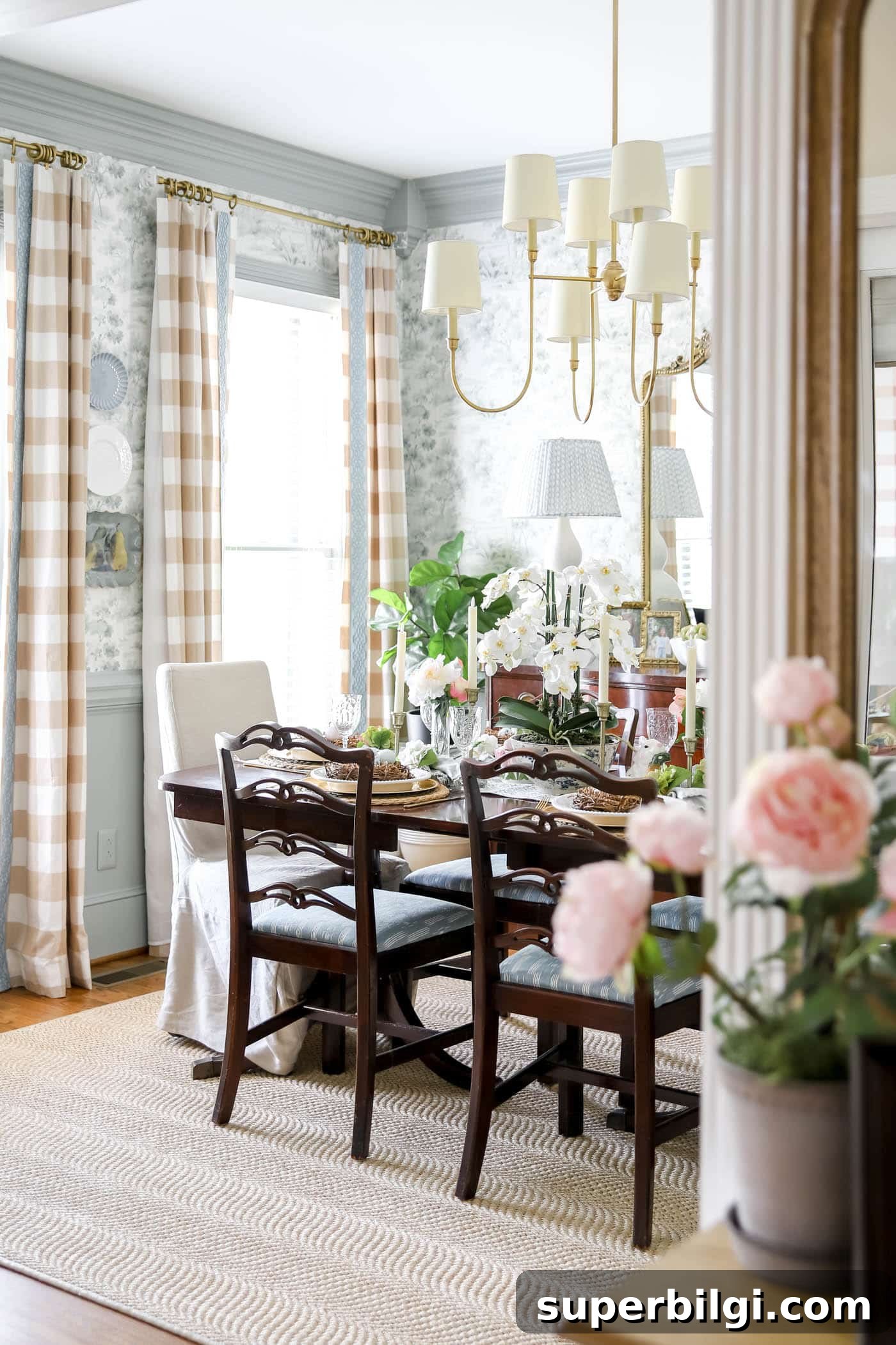 Fresh Spring Table Decor Ideas for Seasonal Entertaining 3 Spring table decoration ideas | spring dining room