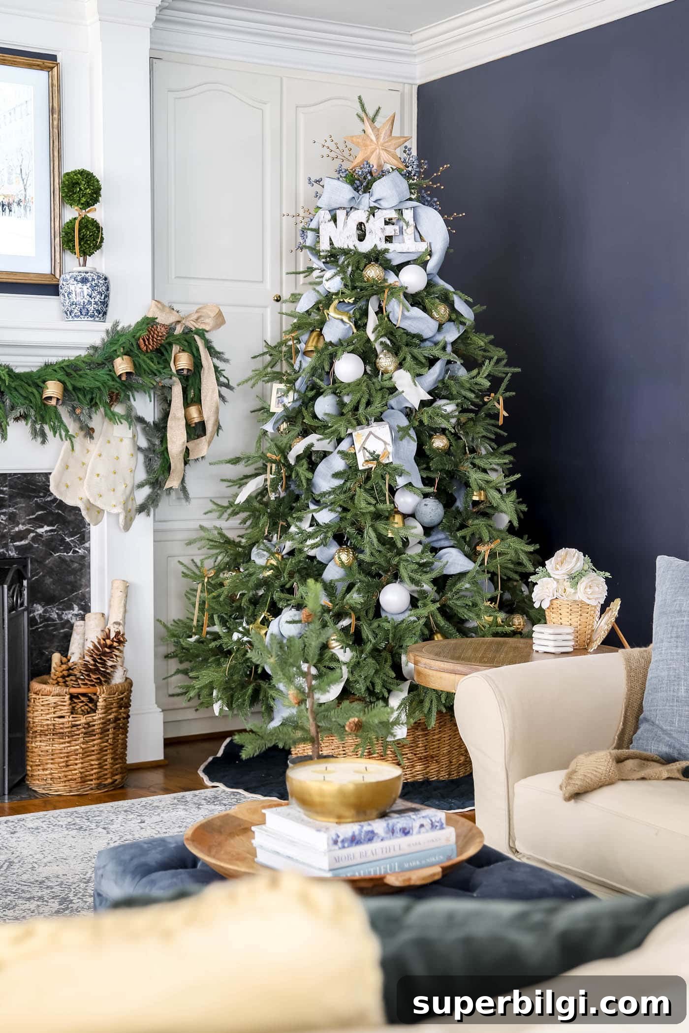 Red, White and Gold Christmas Decor Ideas 2 Blue Christmas Decor