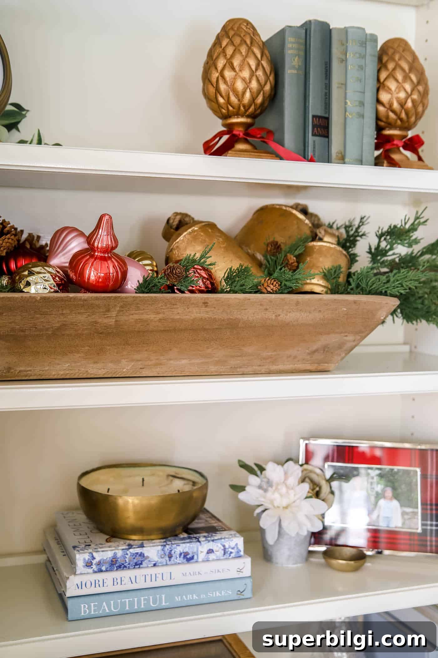 Red, White and Gold Christmas Decor Ideas 15 red Christmas decor on shelves
