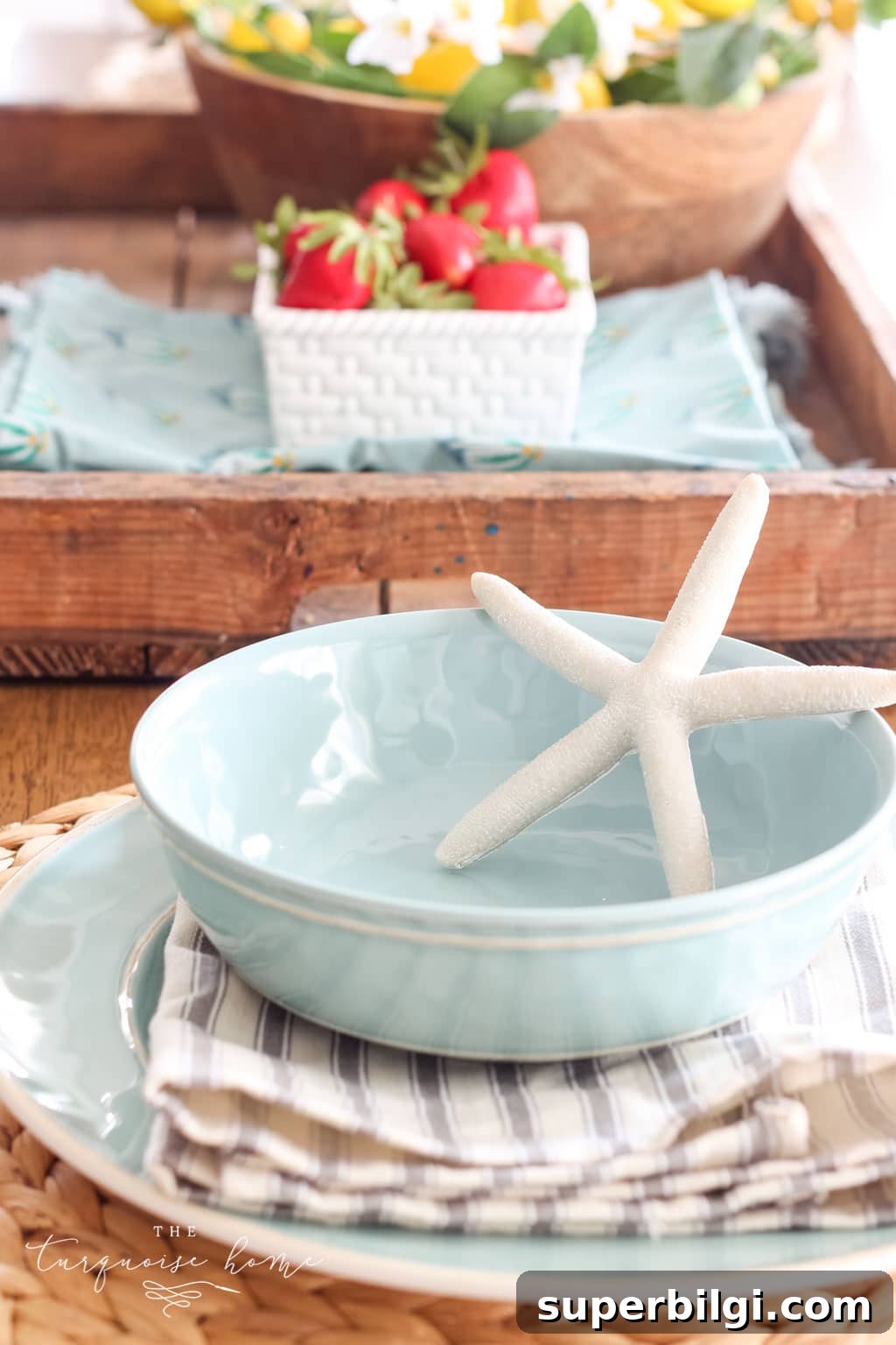 Summer Tablescapes: Stylish Ideas for Outdoor Entertaining 5 Simple summer place setting with blue bowls and white starfish decor.