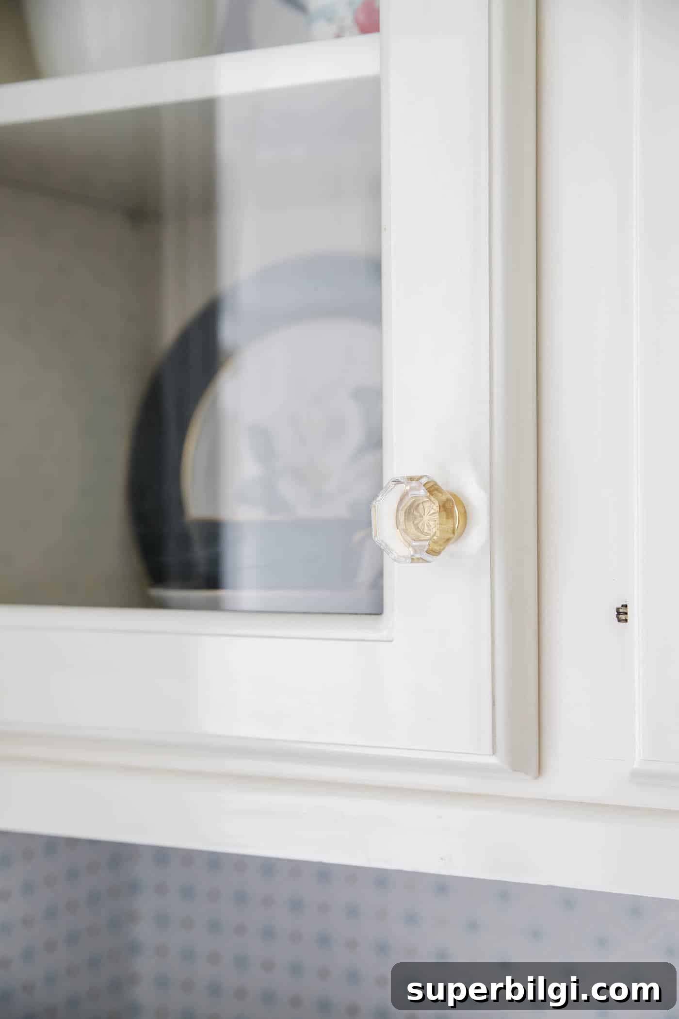 10+ Butler's Pantry Ideas for Stylish, Functional Spaces 7 octagonal cabinet knobs on glass front cabinets