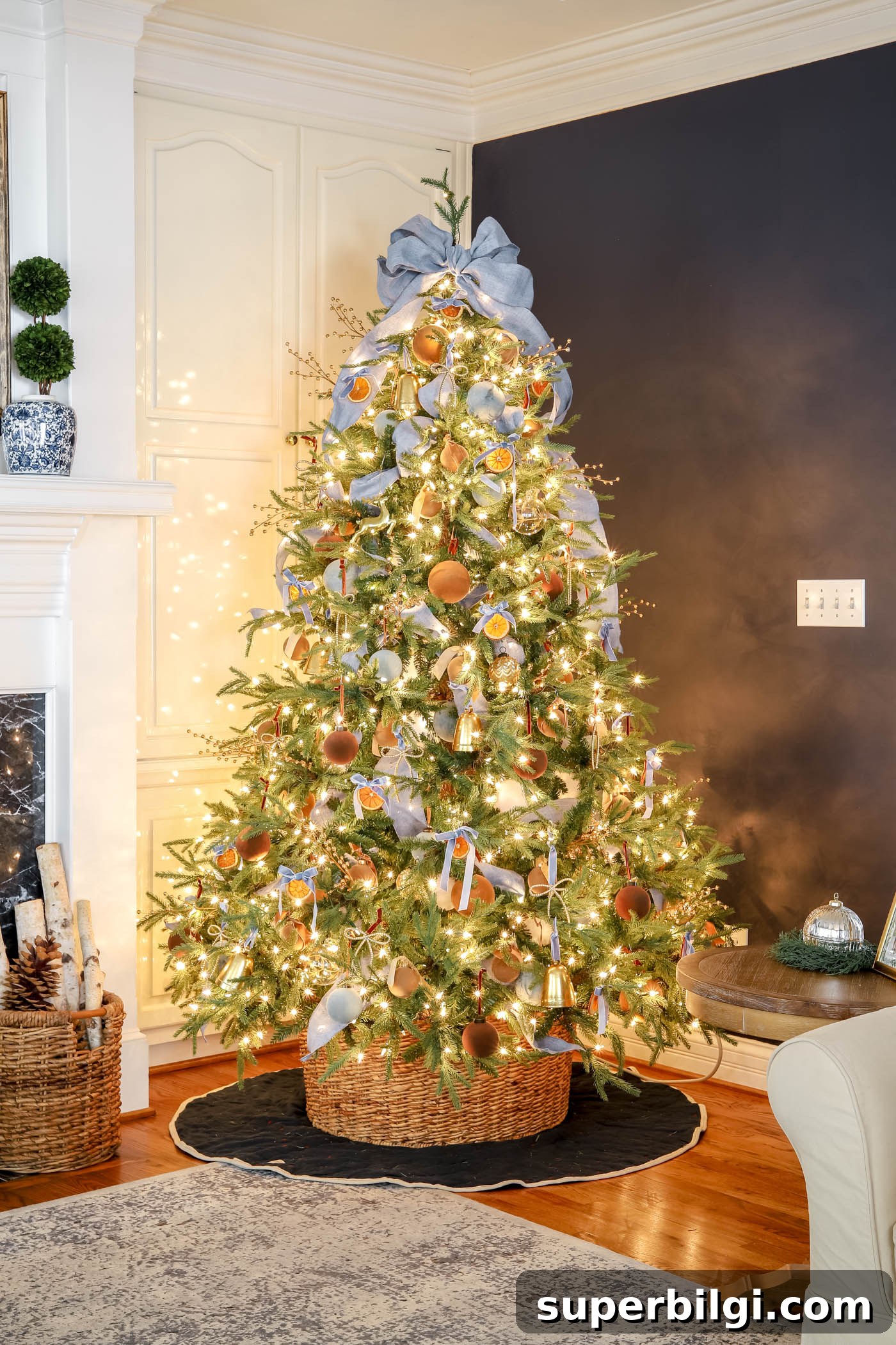 Orange, Blue and Brown Christmas Decor Ideas 20 blue, brown and orange Christmas tree.