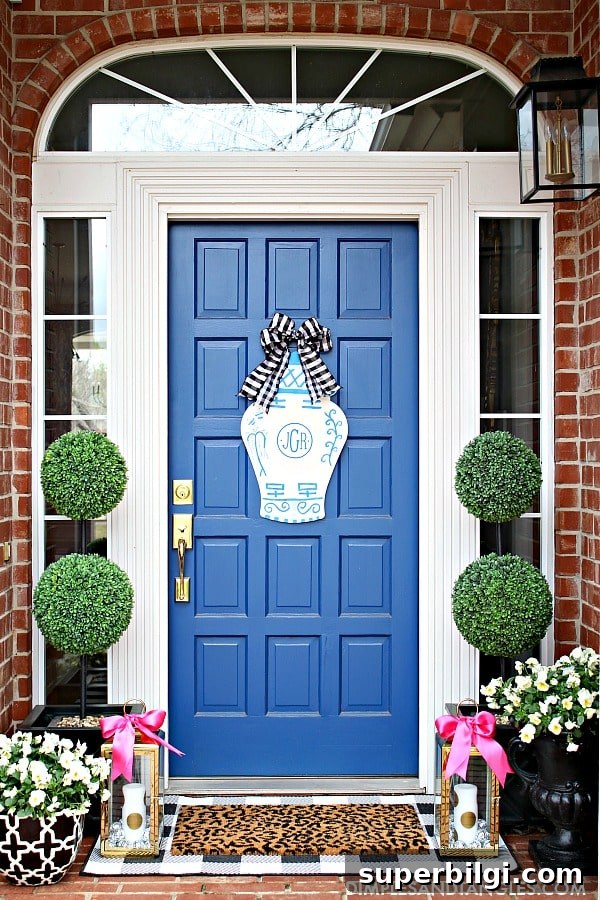 Small Porch Decorating Ideas to Maximize Style and Space 15 spring front porch with colorful decor