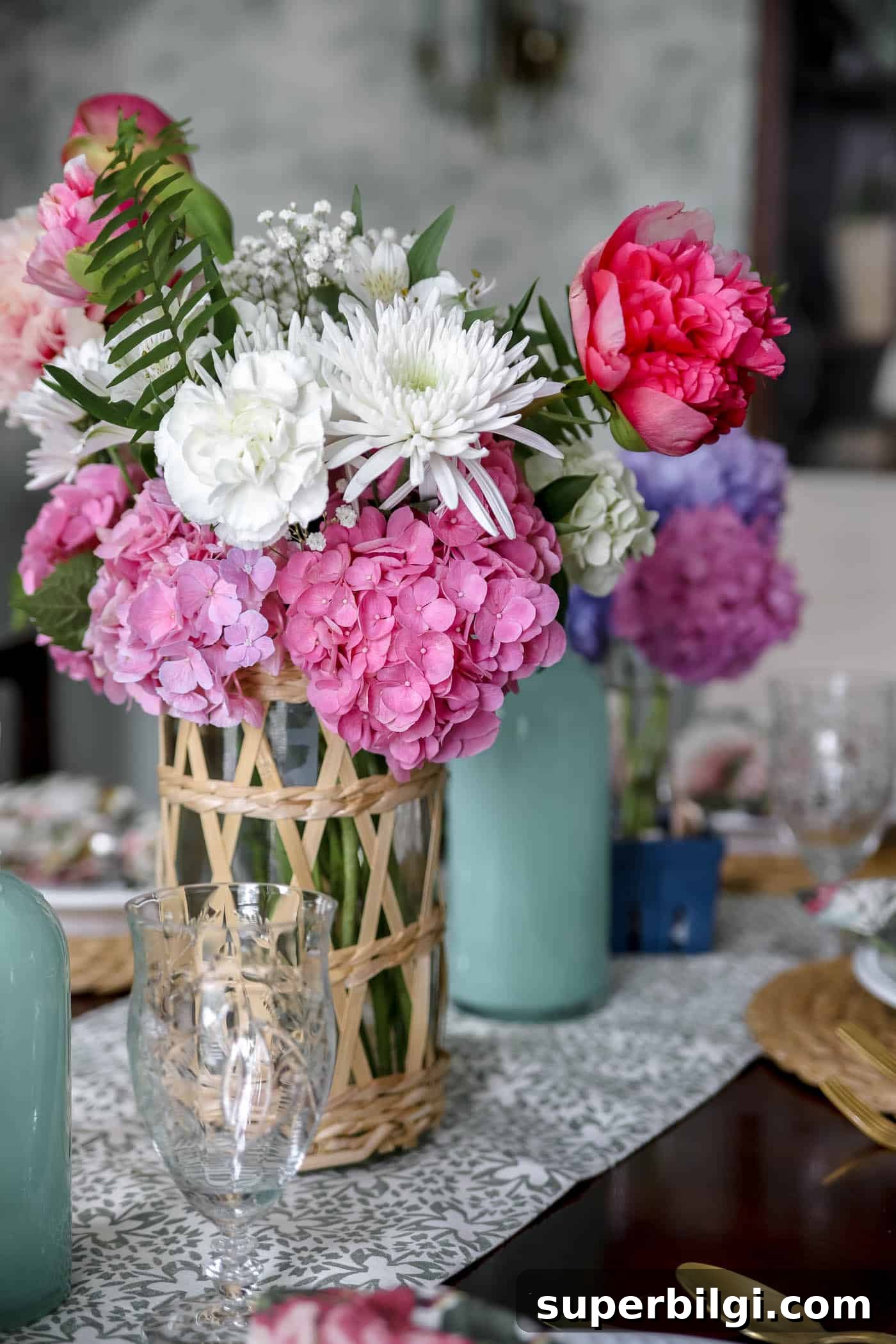 Hydrangea Decorating Ideas: Centerpieces and Bouquets 4 beautiful hydrangeas, peonies and lilies for summer table centerpiece.