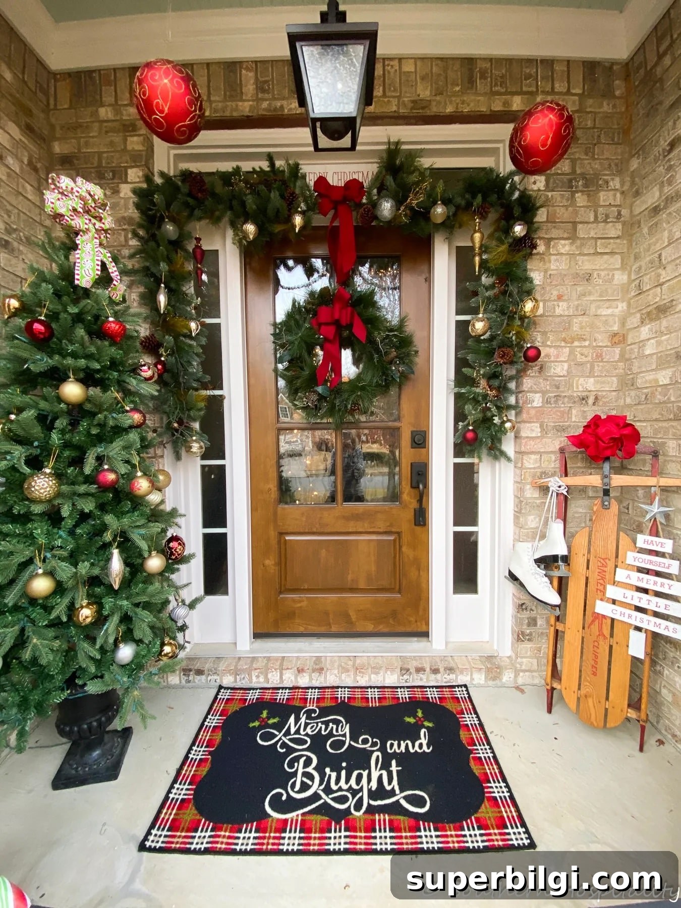 Festive Porch Ideas, Natural Christmas Decor & Blue-Green Rooms 4 festive Christmas front porch