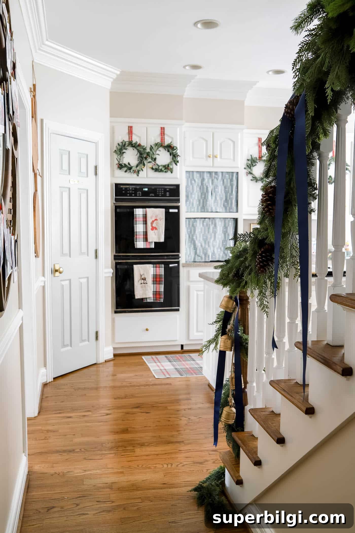 Festive Porch Ideas, Natural Christmas Decor & Blue-Green Rooms 10 how to hang garland on the stairs.