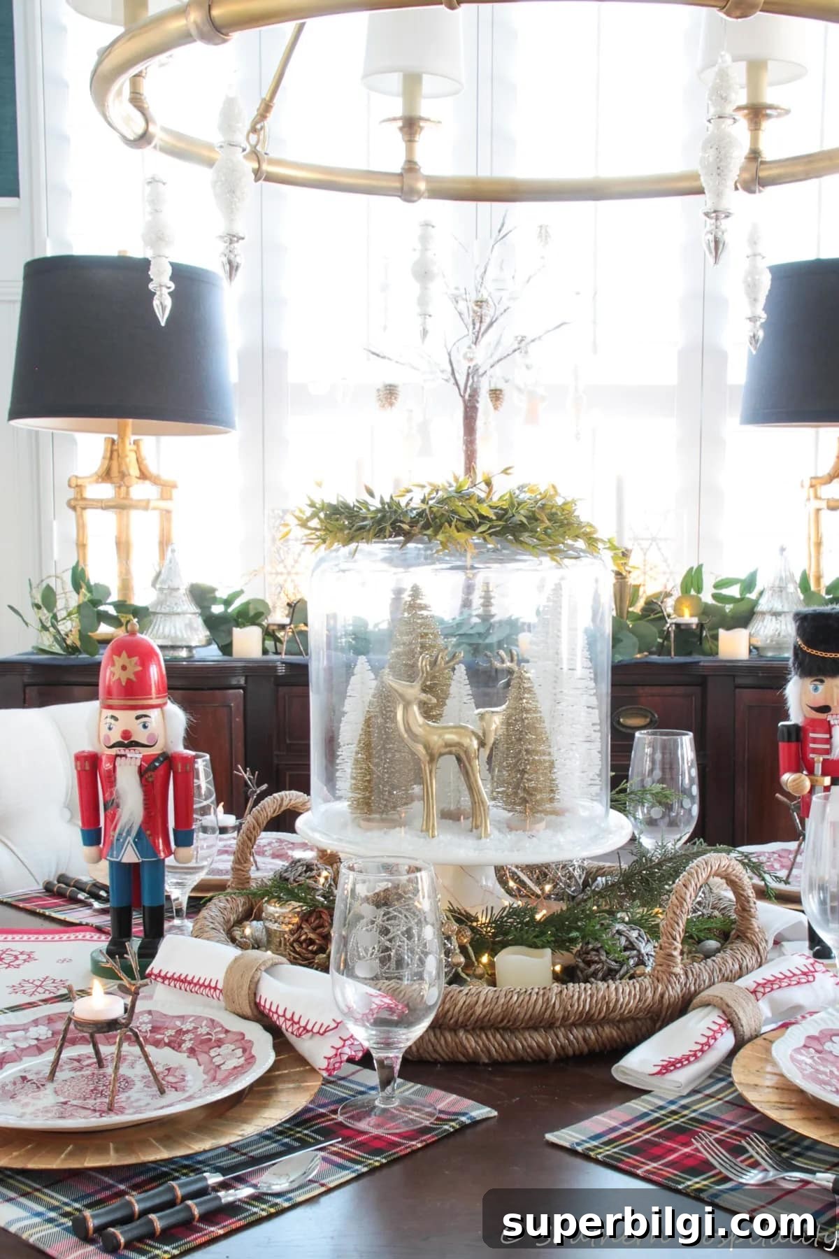 Blue & Gold Christmas Kitchen: Tablescapes & Holiday Decor Ideas 6 Christmas tablescape ideas