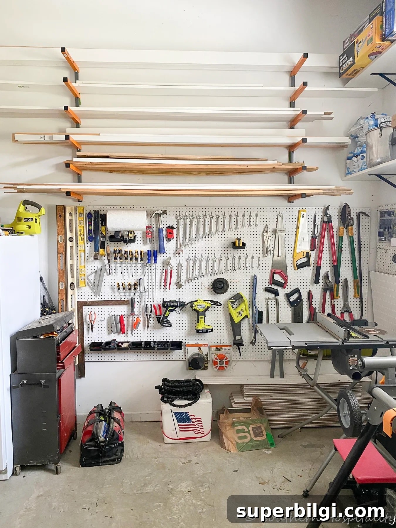 Entryway Makeover: Organization Tips and Smart Storage 4 Southern Hospitality | Organizing the Garage