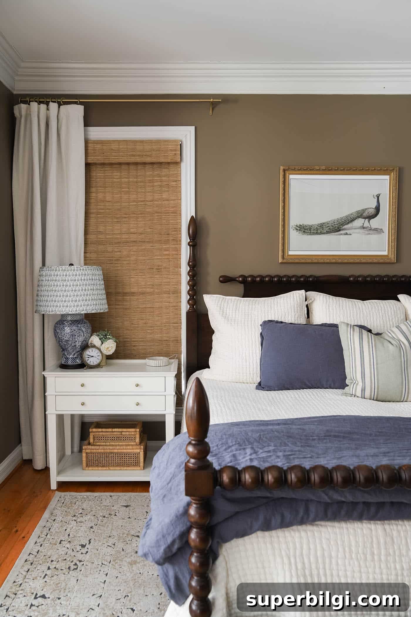 traditional bedroom lamp styling