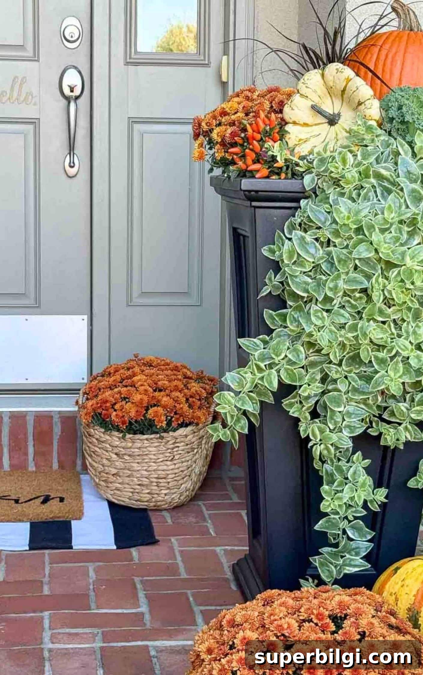 Cozy Fall Decor Ideas for Every Room + Comforting Recipe 4 fall front porch